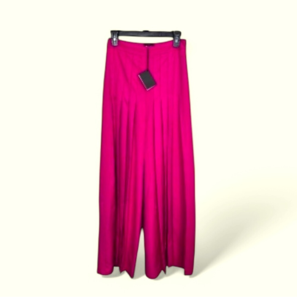 Area Star NWT Fuchsia Pleated Front Wide Leg Size Small